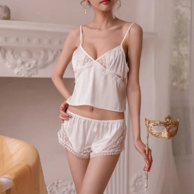 Dwuczęściowy komplet z koronką