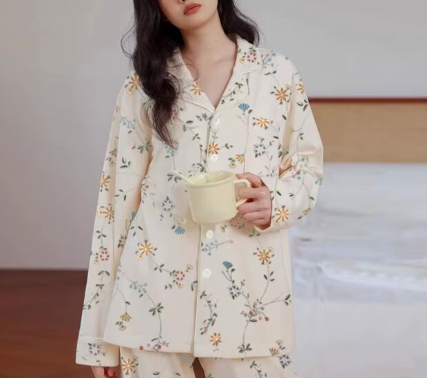 Dwuczęściowa piżama damska z długim rękawem i spodniami