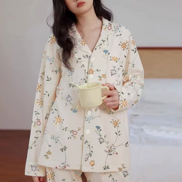 Dwuczęściowa piżama damska z długim rękawem i spodniami