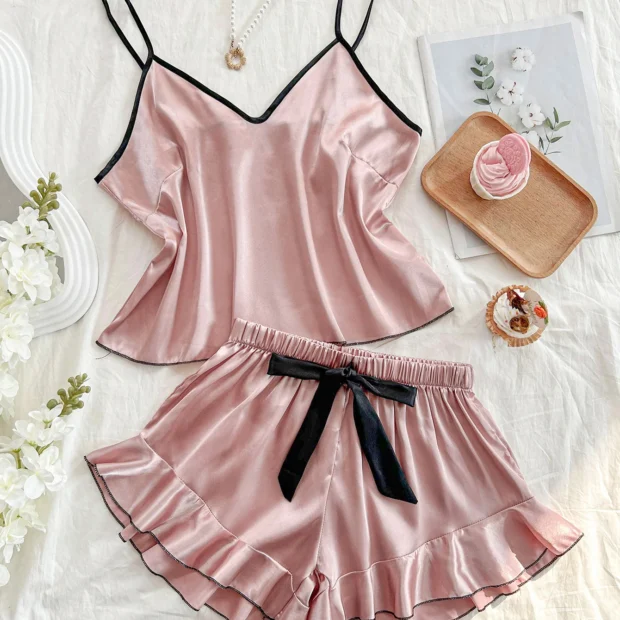 Dwuczęściowy komplet piżamowy z topem na ramiączkach i szortami