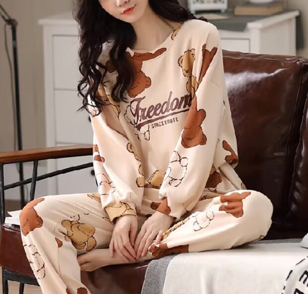 Dwuczęściowy komplet piżamowy z motywem misiów