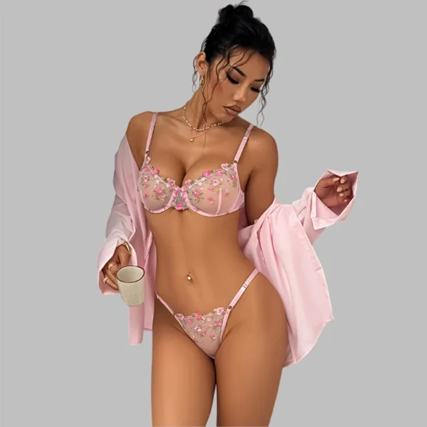 Komplet z haftem kwiatowym z fiszbinami i stringami