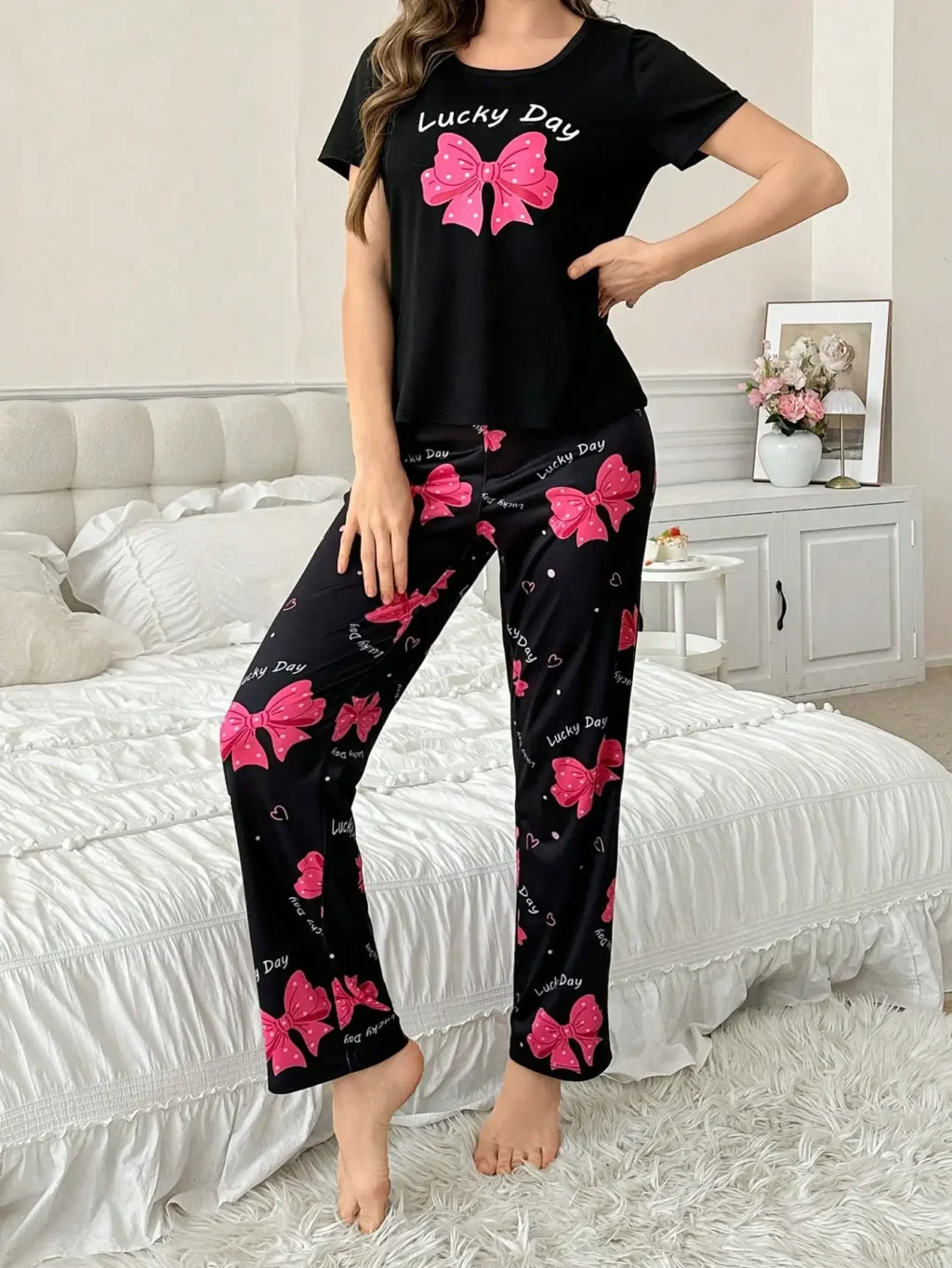 Dwuczęściowy komplet piżamowy z nadrukiem i kokardami