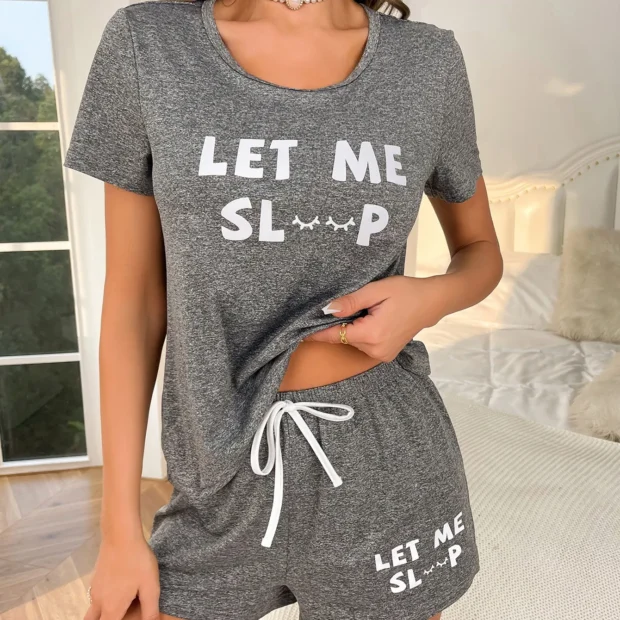 Dwuczęściowa piżama z nadrukiem i krótkimi spodenkami