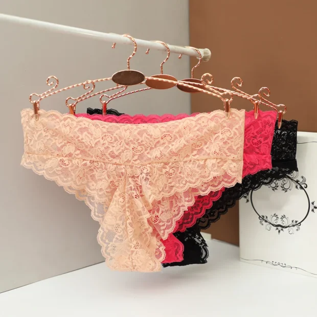 Stringi koronkowe z niskim stanem