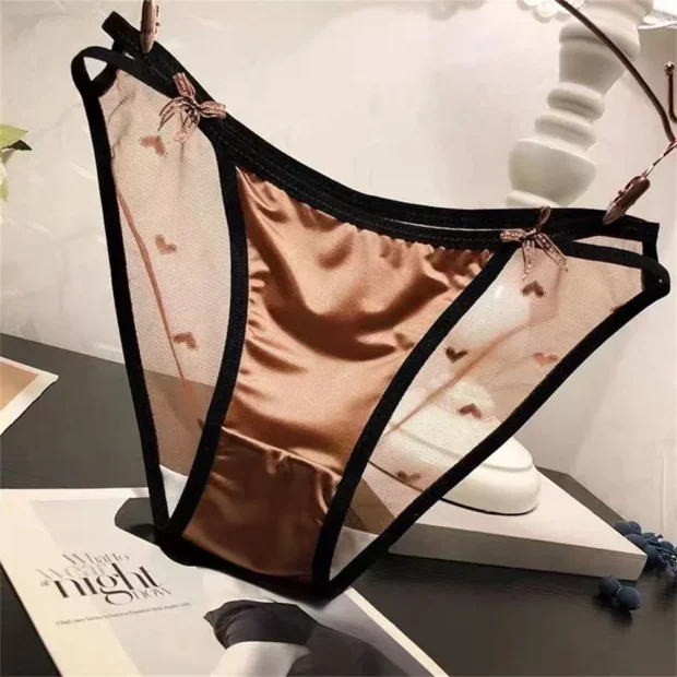 Figi z transparentną siateczką i ozdobnymi sercami