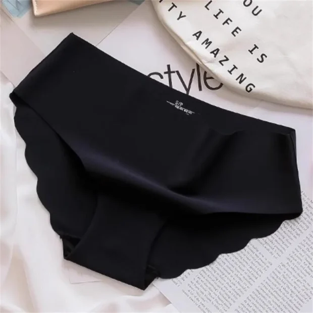 Figi damskie z falistym wykończeniem brzegów