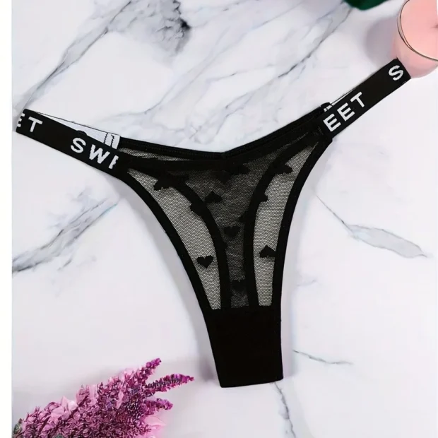 Damskie stringi siateczkowe z ozdobnym pasem i wzorem serc