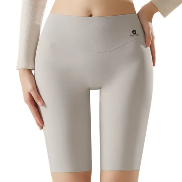 Spodenki modelujące z wysokim stanem i gładkim wykończeniem