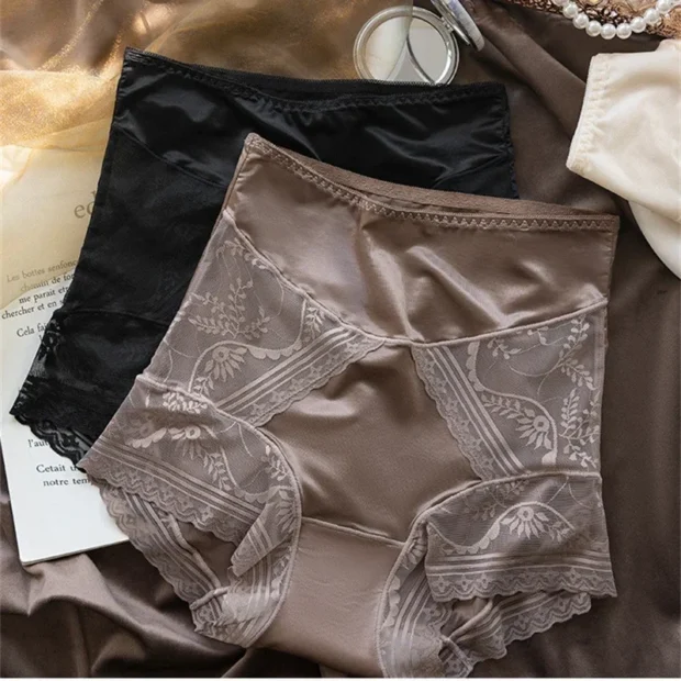 Figi damskie z wysokim stanem i koronkowymi detalami