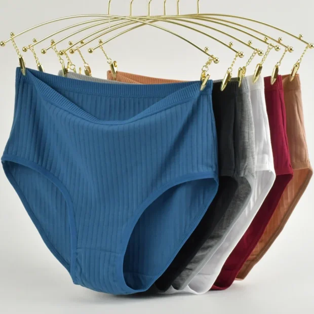 Figi damskie z wysokim stanem, prążkowane