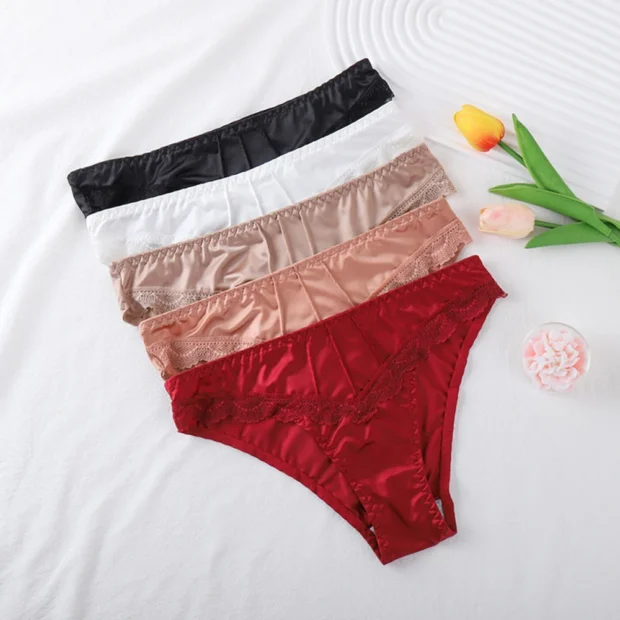 Figi z koronkowym panelem