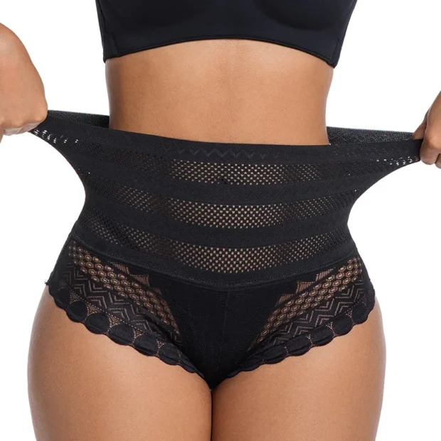 Wysokie majtki modelujące z koronką i ażurowymi wstawkami
