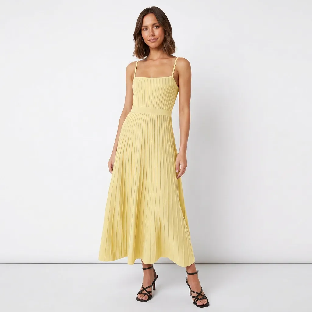 Sukienka maxi na cienkich ramiączkach z prążkowanym splotem