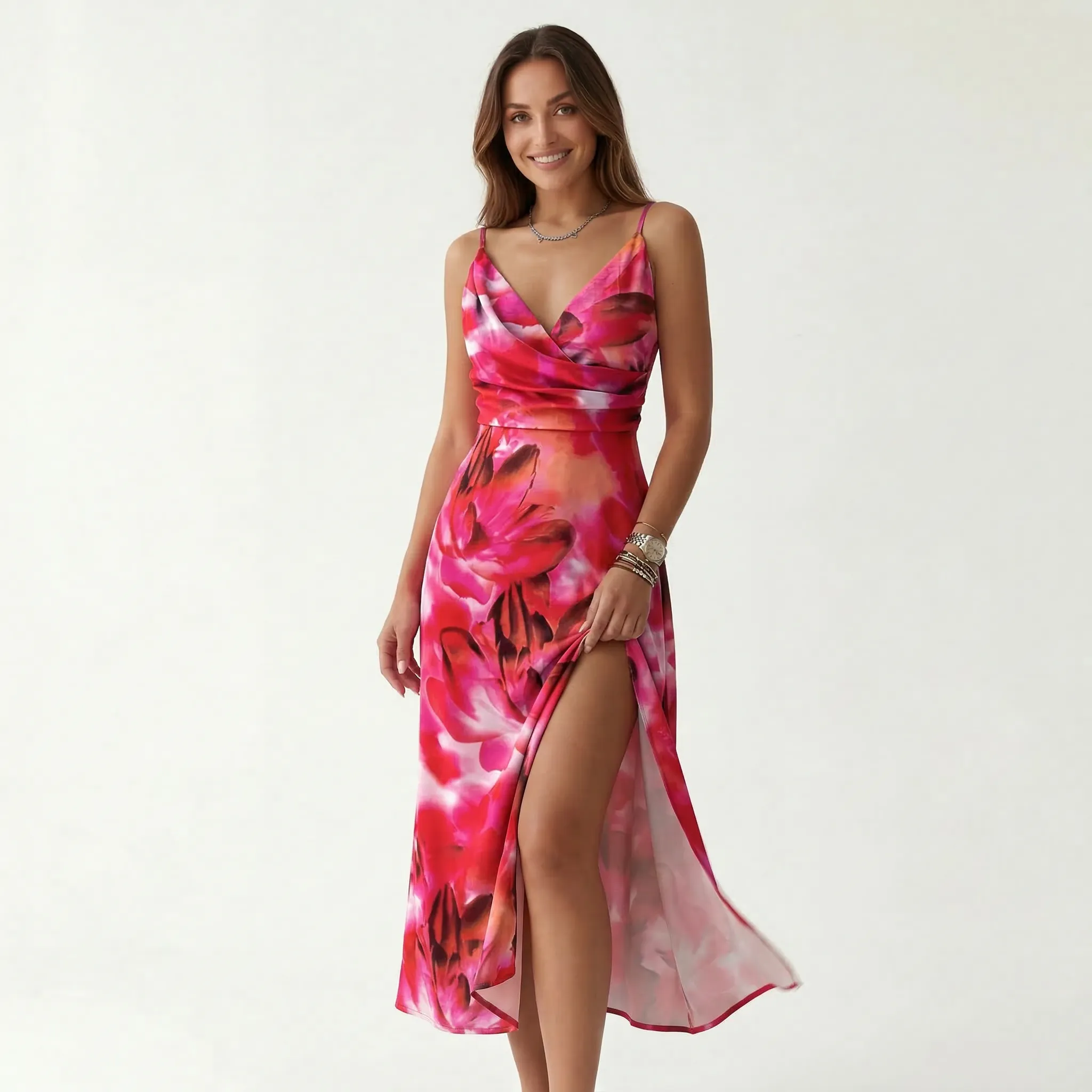 Sukienka maxi z dekoltem kaskadowym i wysokim rozcięciem